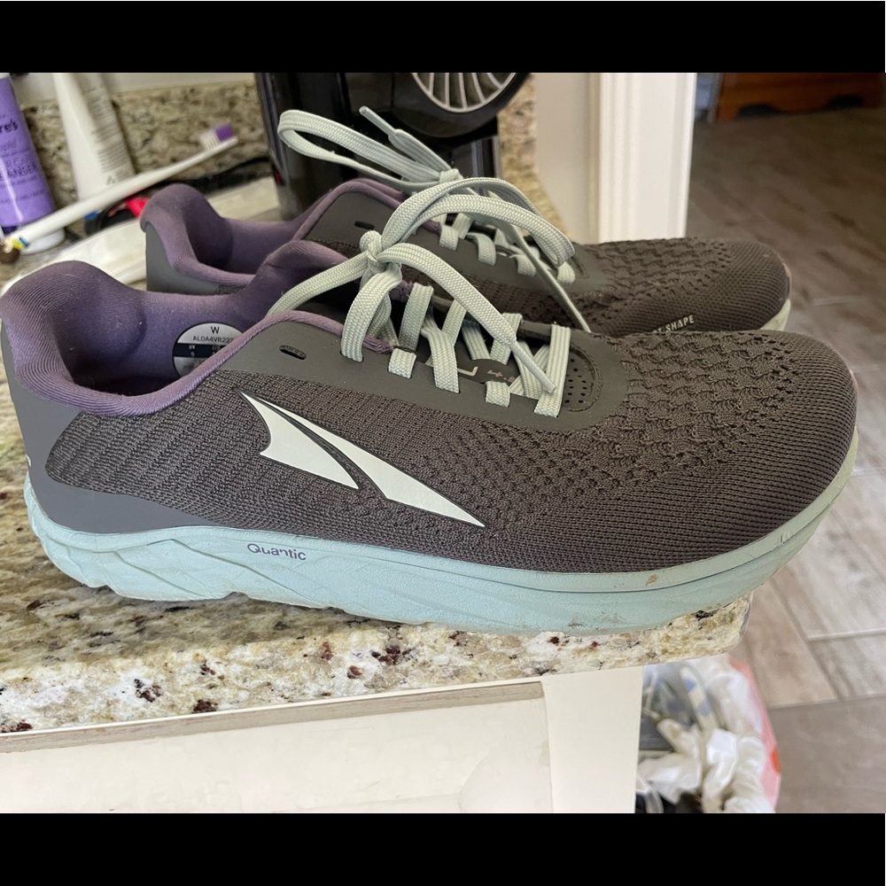 Womens size 11 Altra zero drop